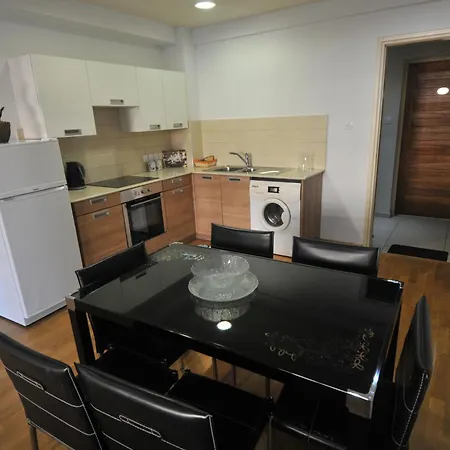 Ithaki Phinikoudes No. 105 Apartament *