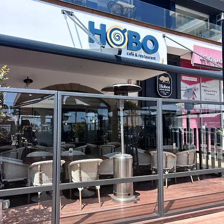 Ithaki Phinikoudes No. 105 * Larnaca