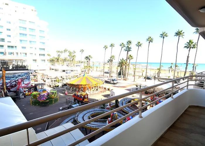 Lägenhet Ithaki Phinikoudes No. 105